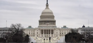 A picture of the White House on a cloudy day