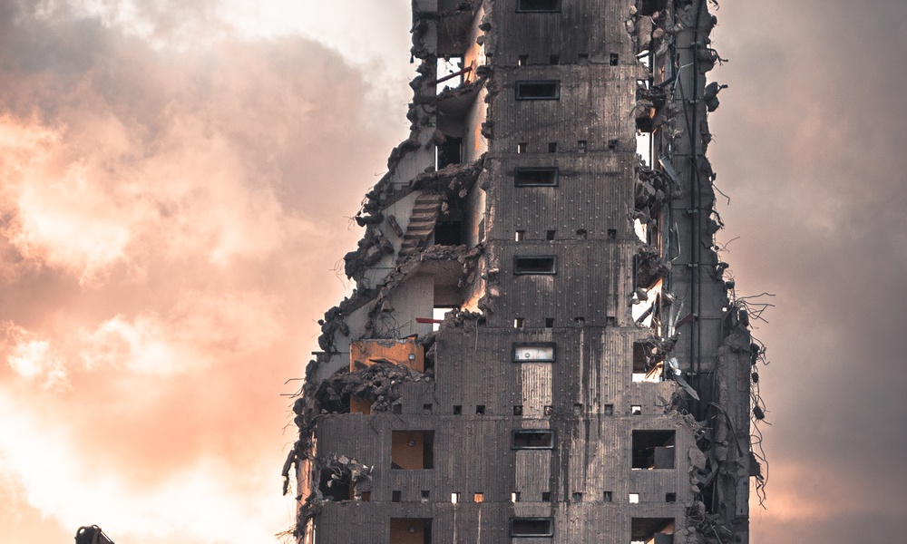 Old, collapsing building